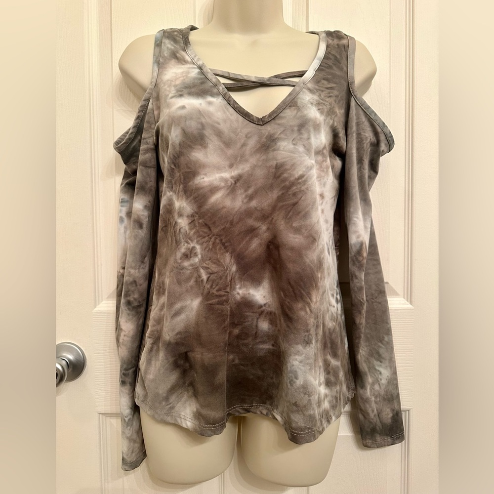 Tie dye, shoulder cut out green shirt